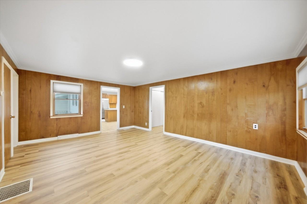 5716 S Solon Rd - Photo 3 of 28