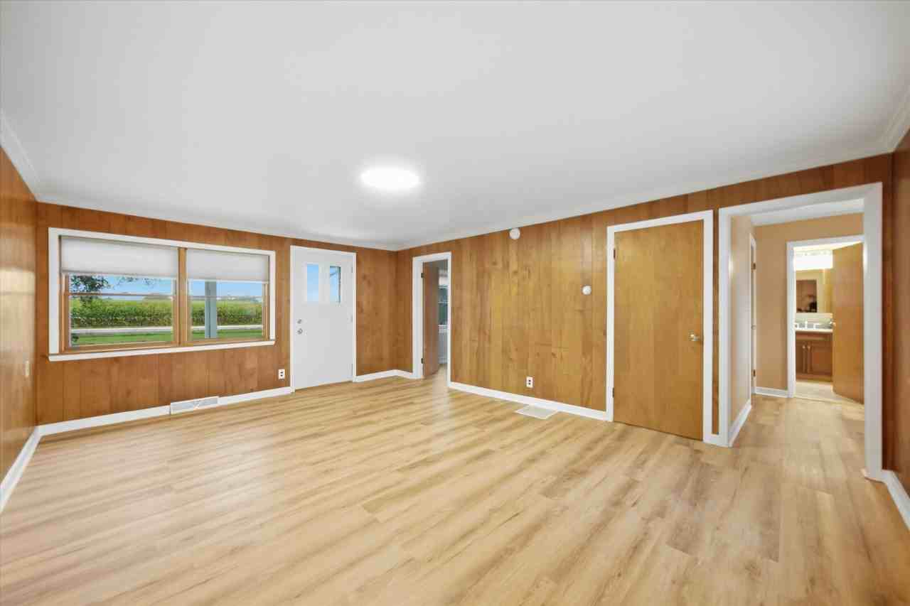 5716 S Solon Rd - Photo 4 of 28