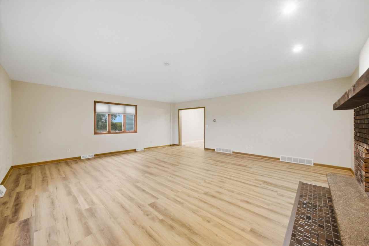 5716 S Solon Rd - Photo 5 of 28