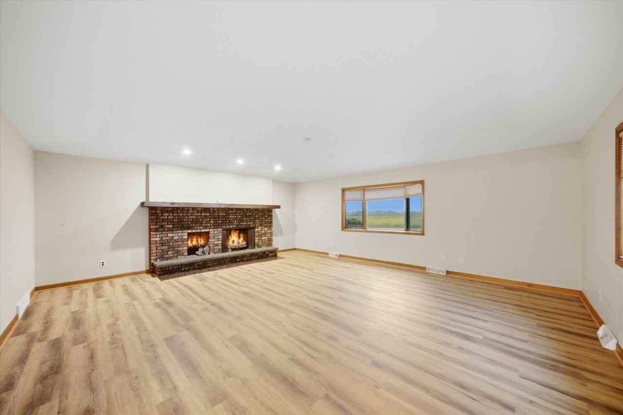 5716 S Solon Rd - Photo 6 of 28