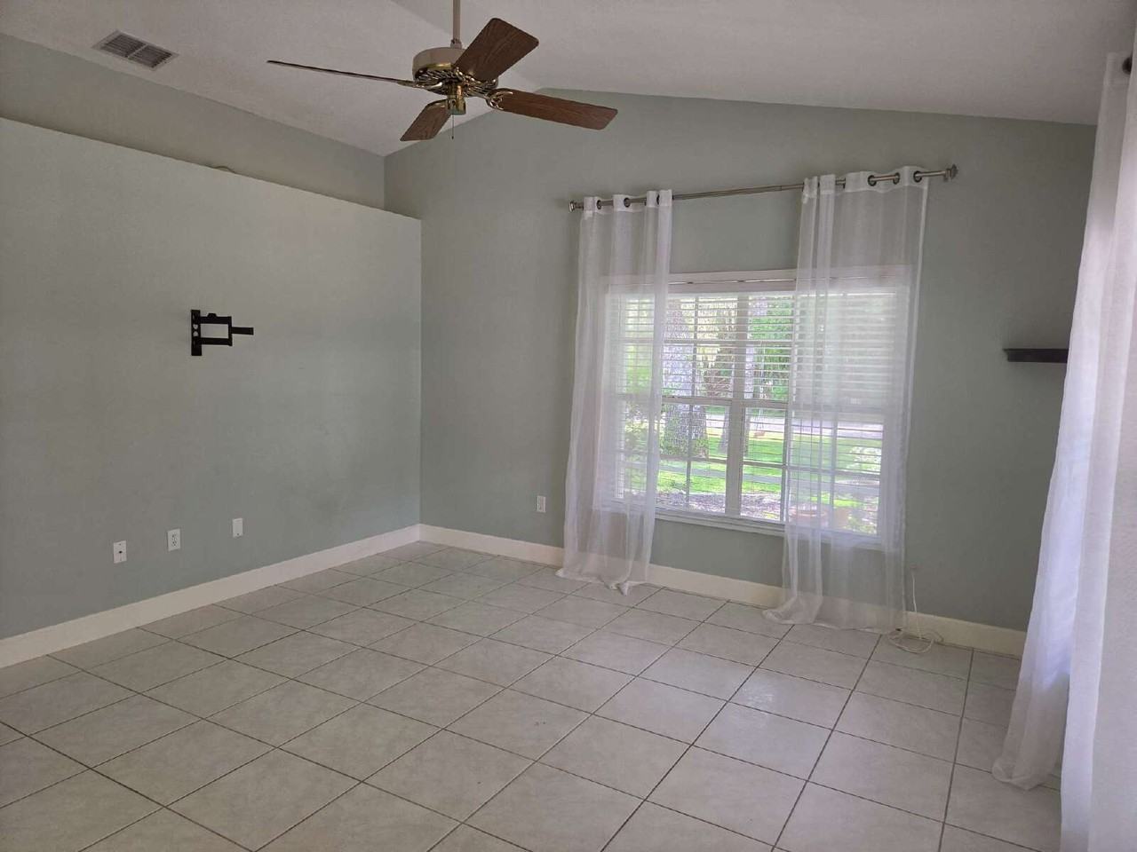 3662 Lothair Ave - Photo 4 of 31