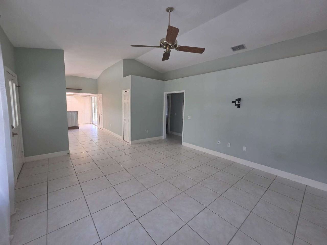 3662 Lothair Ave - Photo 5 of 31