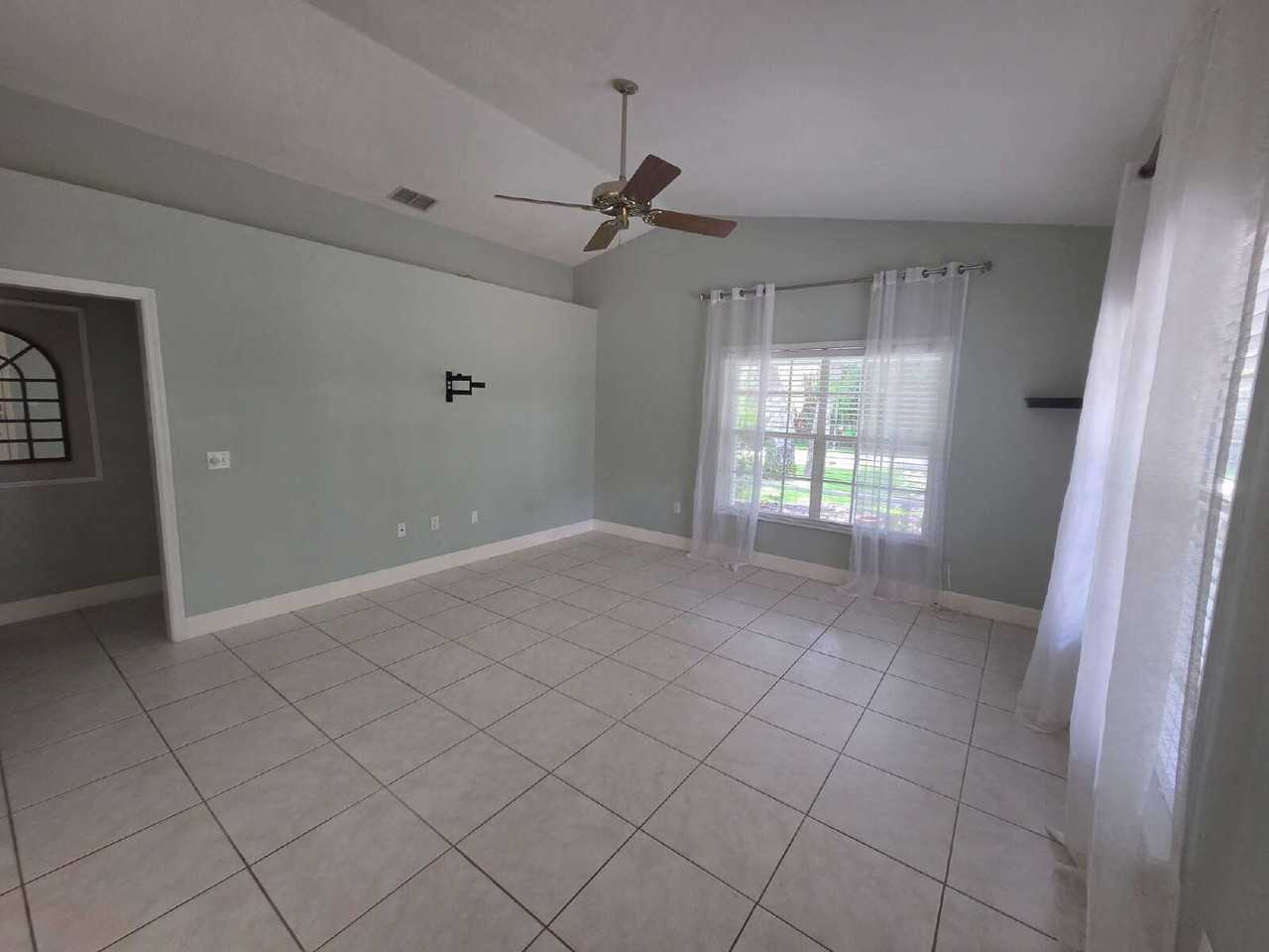 3662 Lothair Ave - Photo 6 of 31