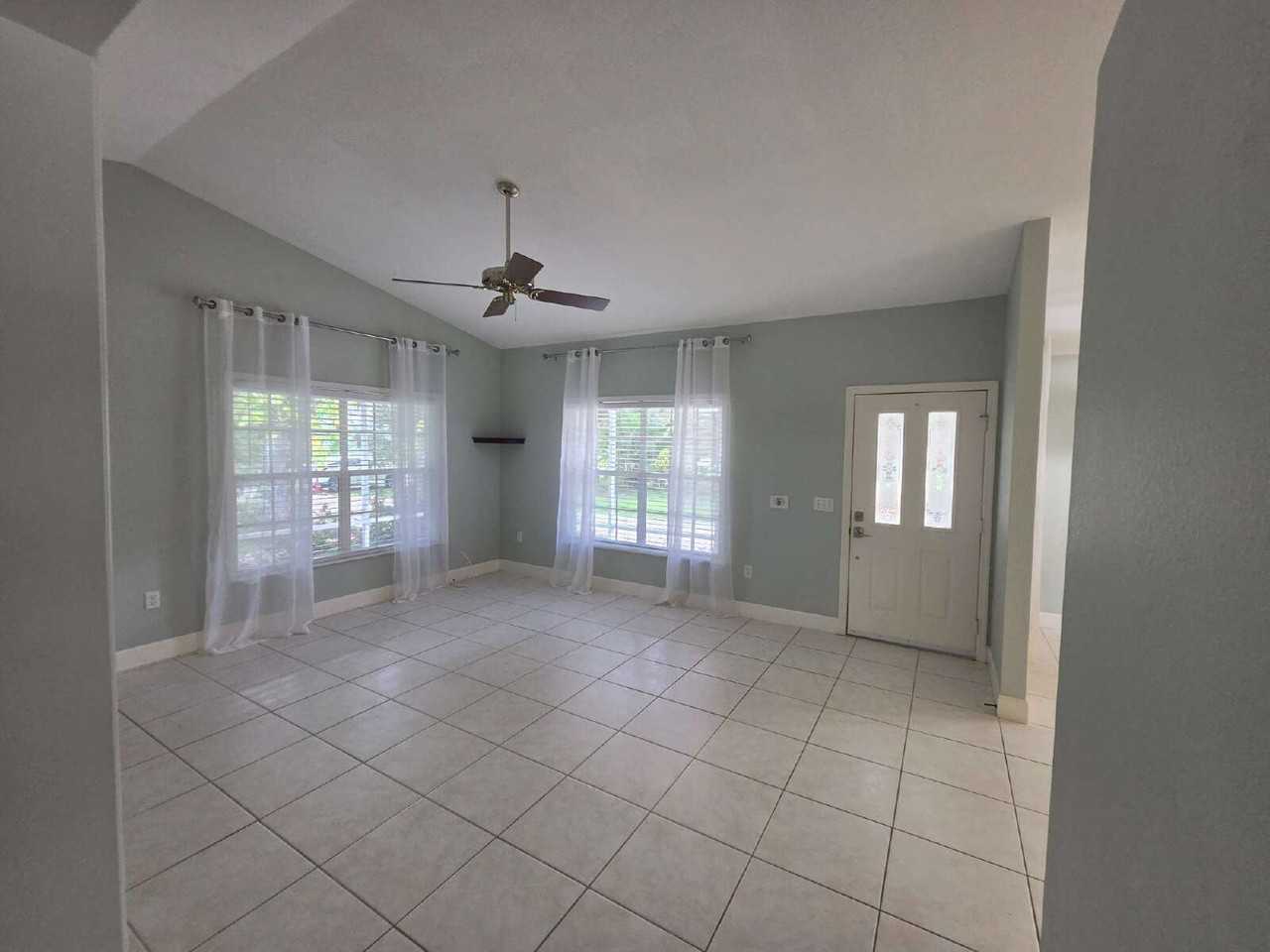 3662 Lothair Ave - Photo 7 of 31