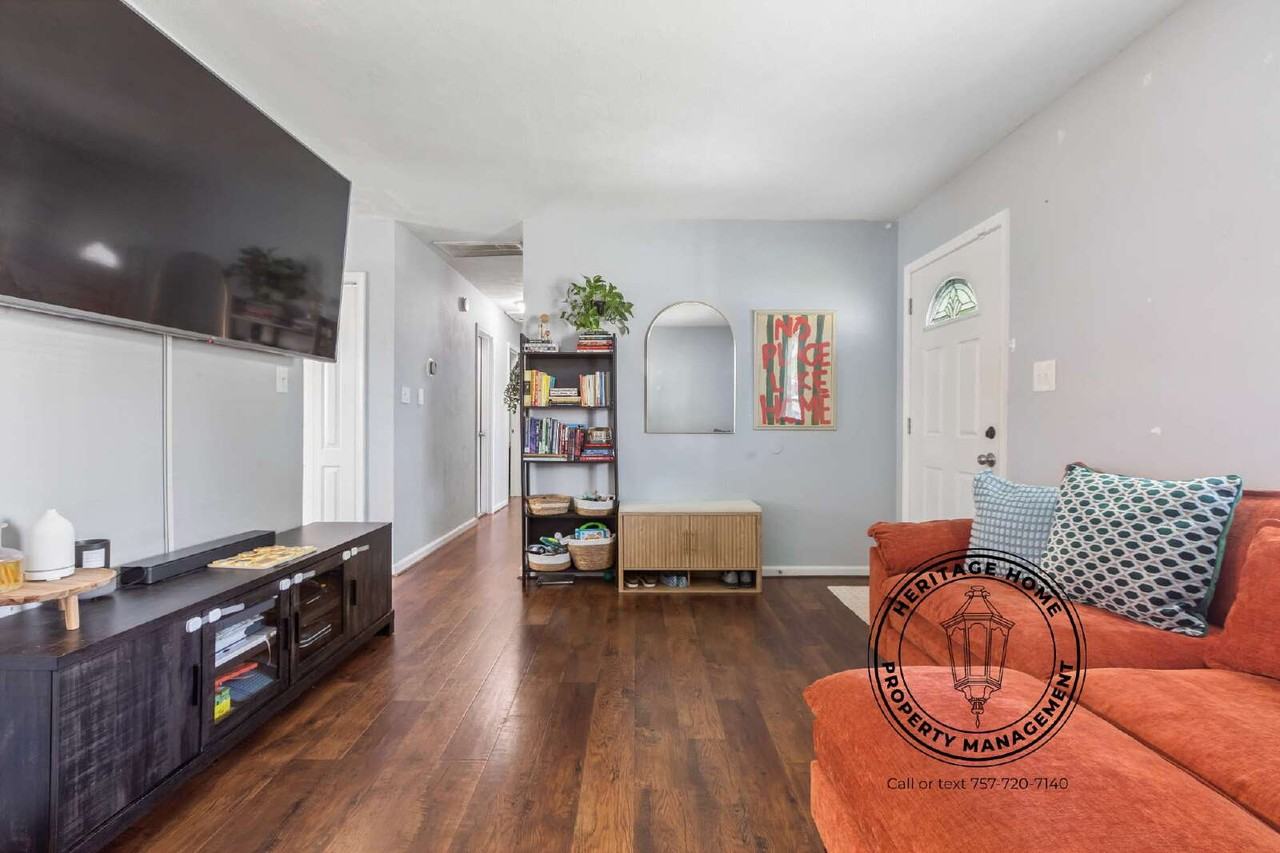 1814 Laguard Dr - Photo 4 of 26