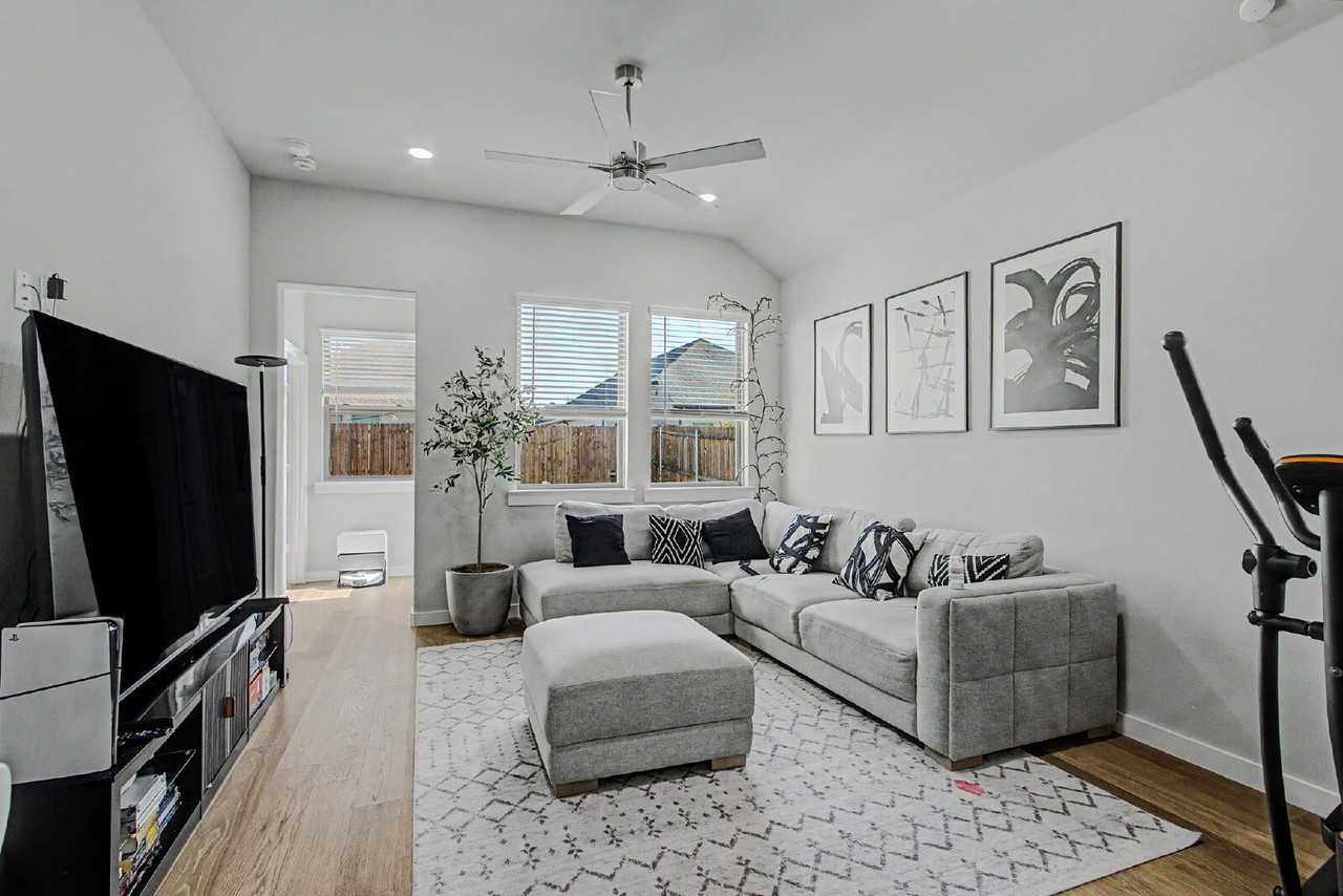 415 Travine Dr - Photo 6 of 36