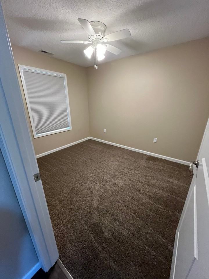 110 W Cedar Ln - Photo 4 of 14