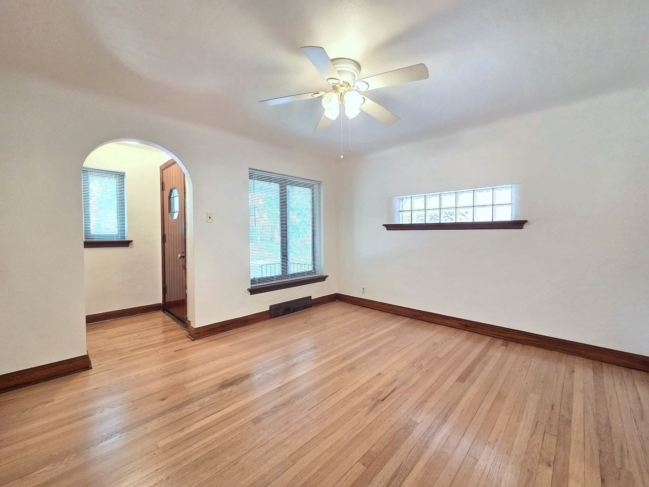 6634 Devonshire Ave - Photo 4 of 20