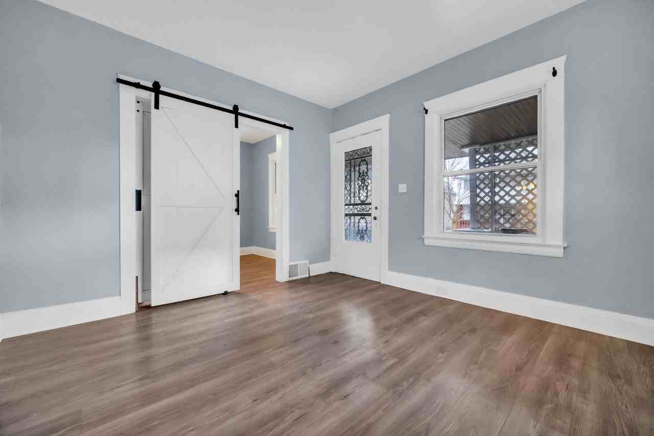 2826 E 124th St #B - Photo 3 of 17