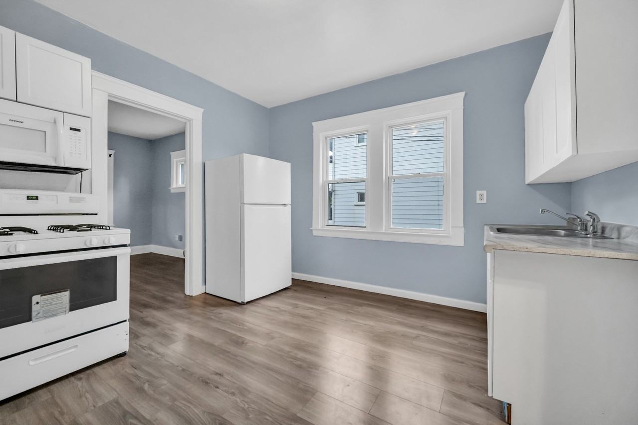 2826 E 124th St #B - Photo 2 of 17