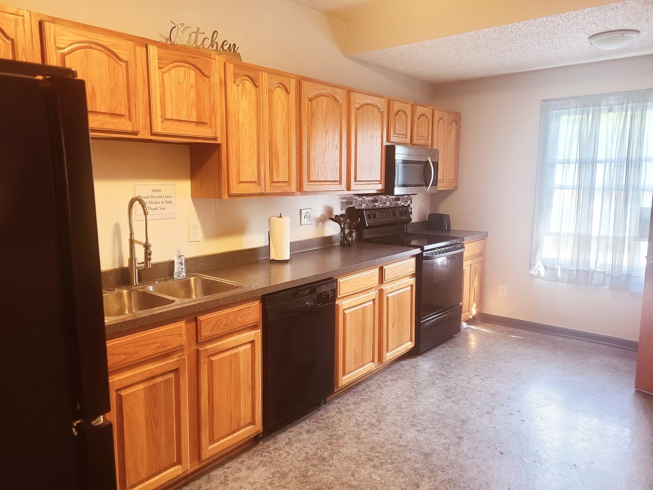 405 Brooks Ave - Photo 2 of 12