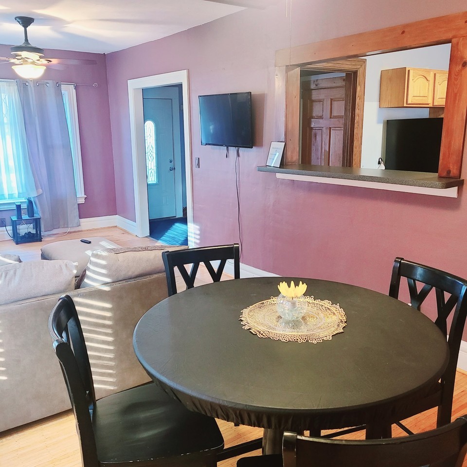 405 Brooks Ave - Photo 3 of 12