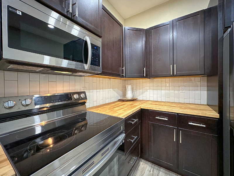 235 W 3rd St #B - Photo 5 of 14