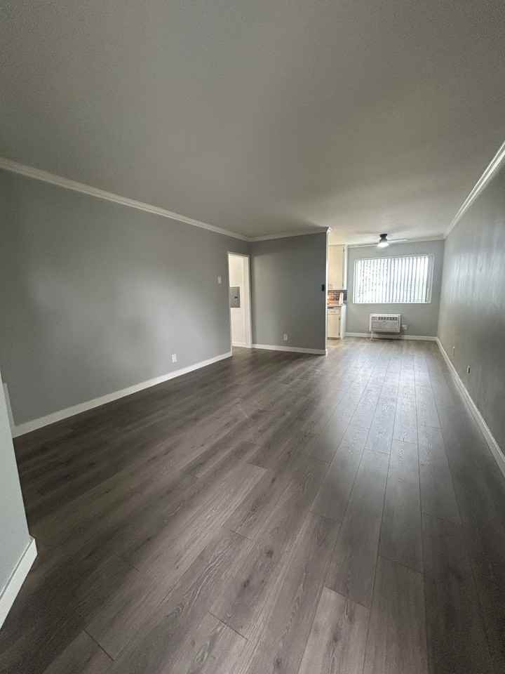 8821 Owensmouth Ave #9 - Photo 6 of 8