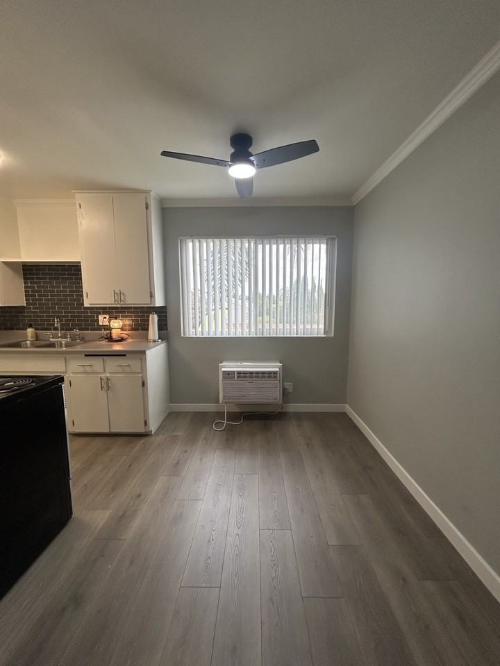 8821 Owensmouth Ave #9 - Photo 7 of 8
