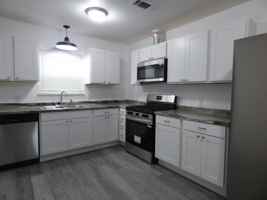 featured image of 6 W Eads Ave
