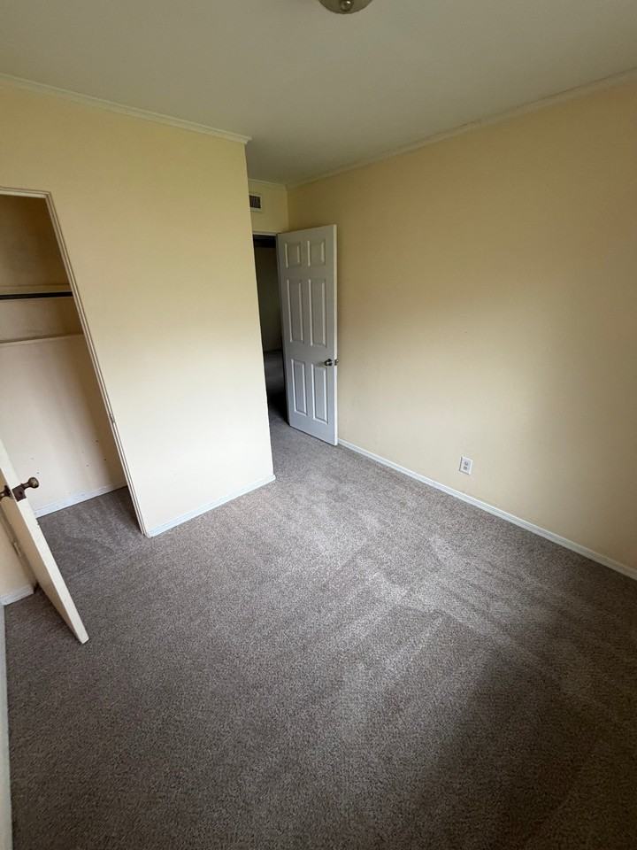 1345 N 75th East Ave - Photo 4 of 9