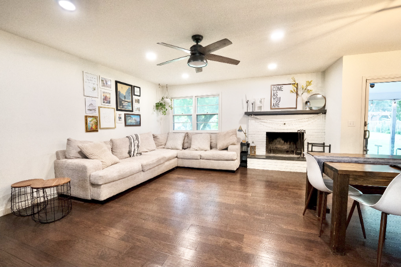 1930 S Holland Ave - Photo 2 of 20