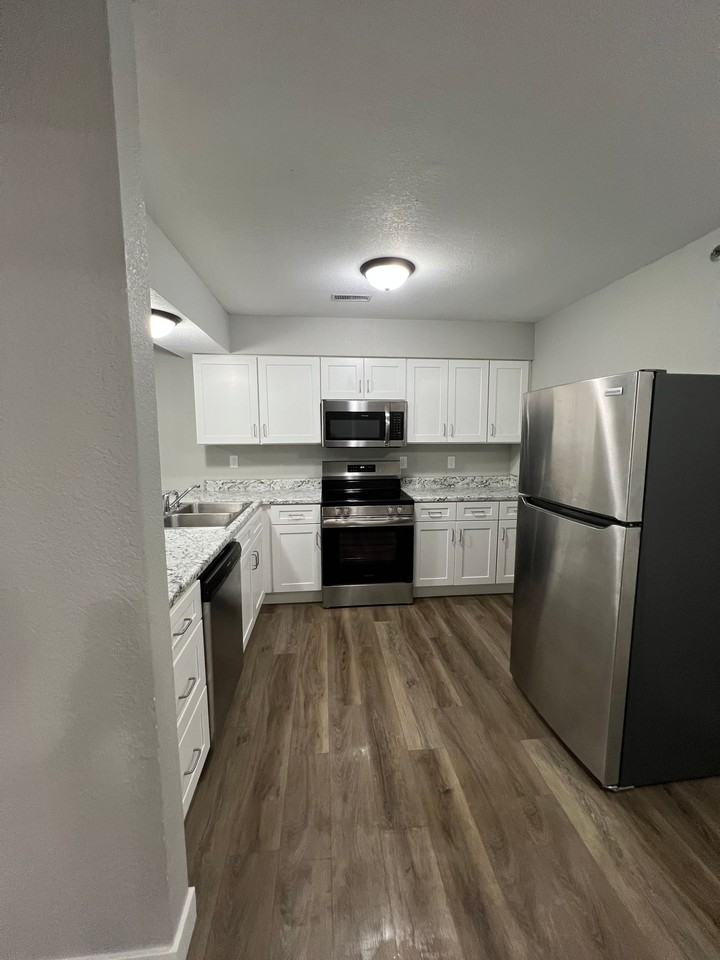 1062 Mace Rd - Photo 2 of 15