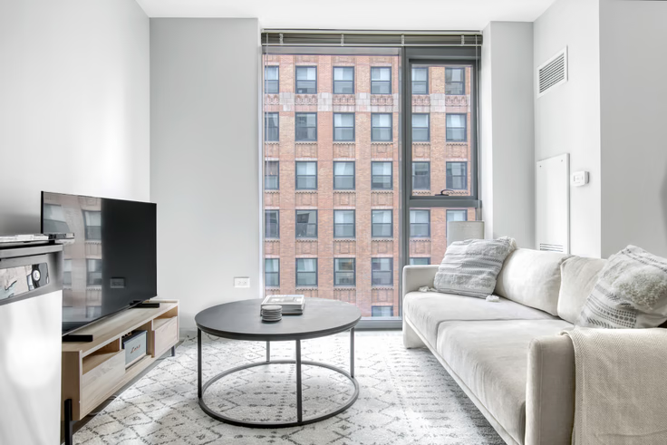 209 N Wells St - Photo 3 of 15