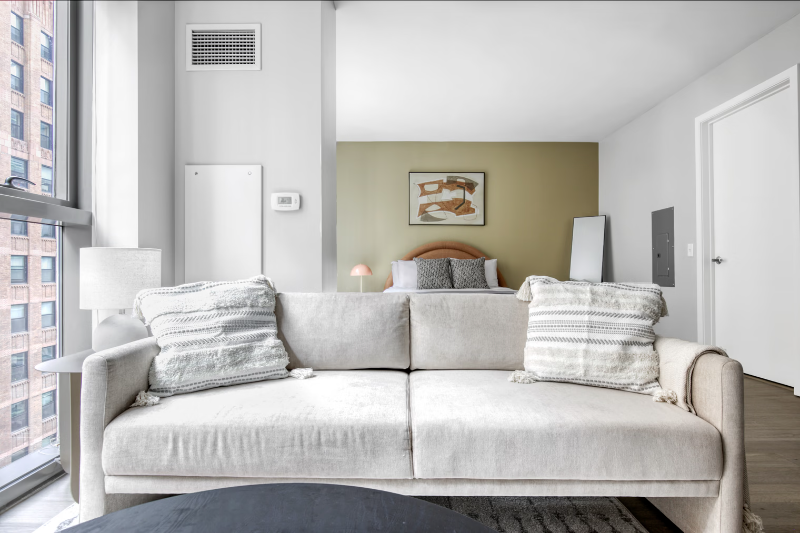 209 N Wells St - Photo 4 of 15