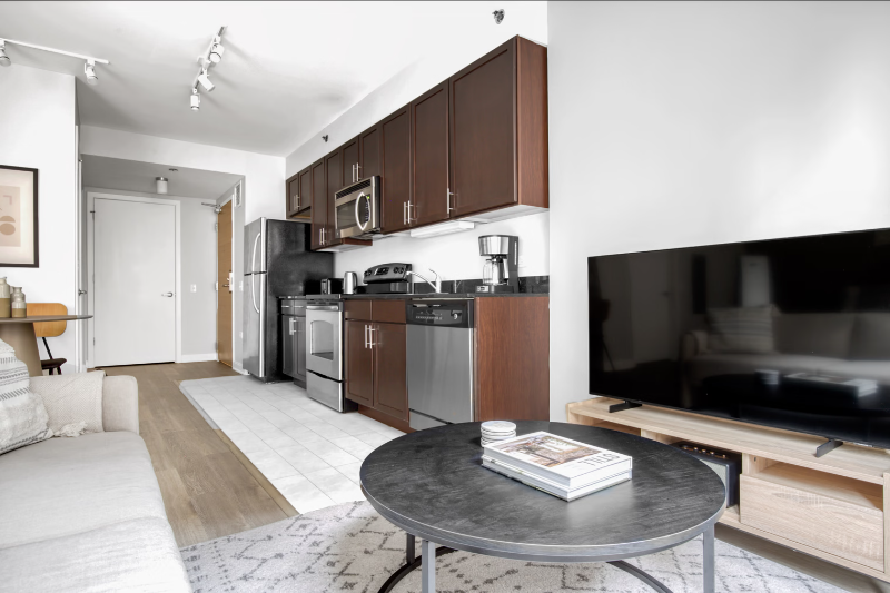 209 N Wells St - Photo 5 of 15