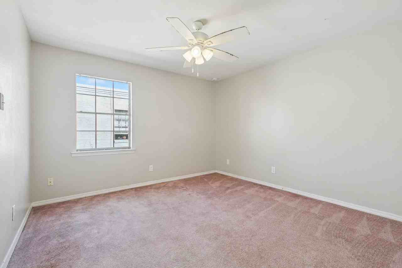 4001 Georgetown Dr - Photo 4 of 14