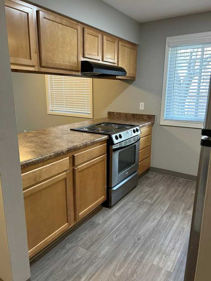 1523 Superior St #13 - Photo 7 of 13