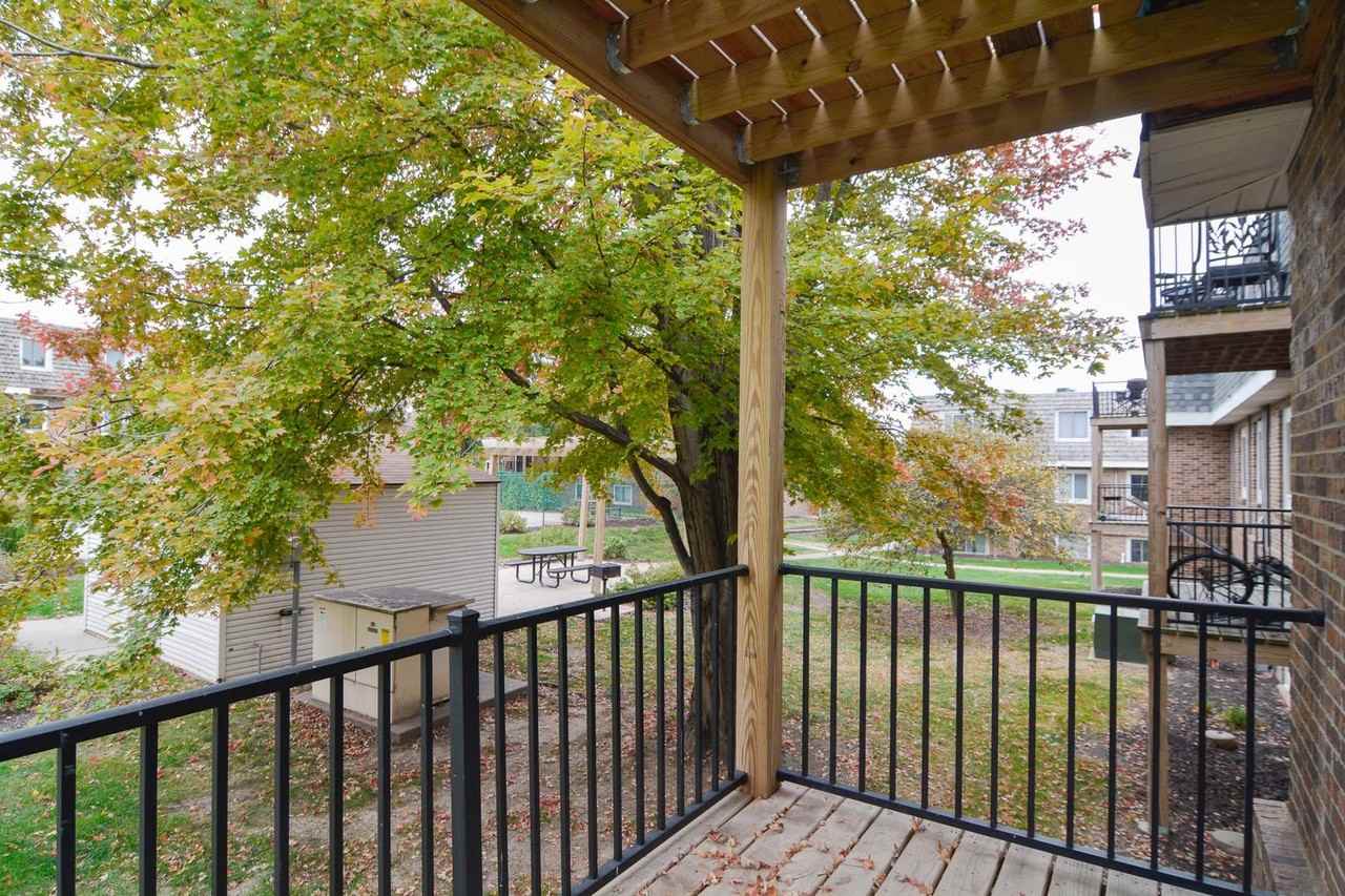1503 Superior St #18 - Photo 5 of 8