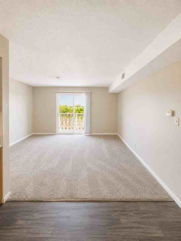 1523 Superior St #10 - Photo 6 of 7