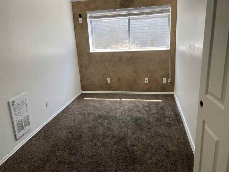 1554 Monroe Blvd - Photo 2 of 6