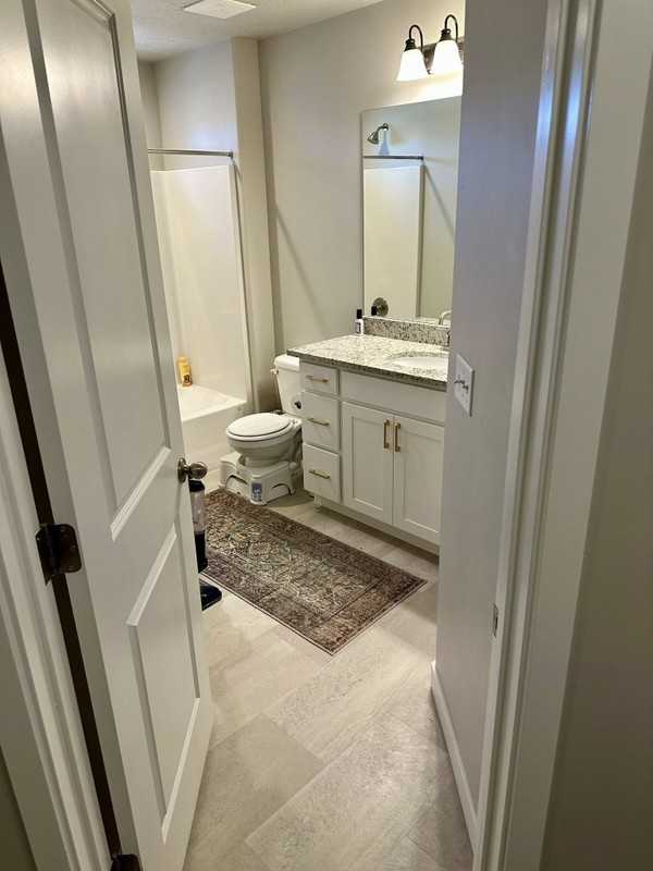 766 N Hilltop Dr - Photo 4 of 10