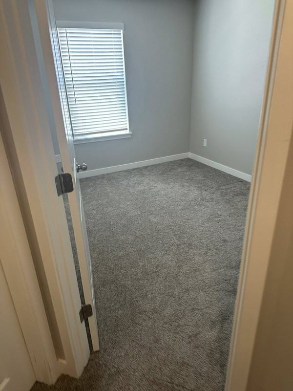 766 N Hilltop Dr - Photo 5 of 10