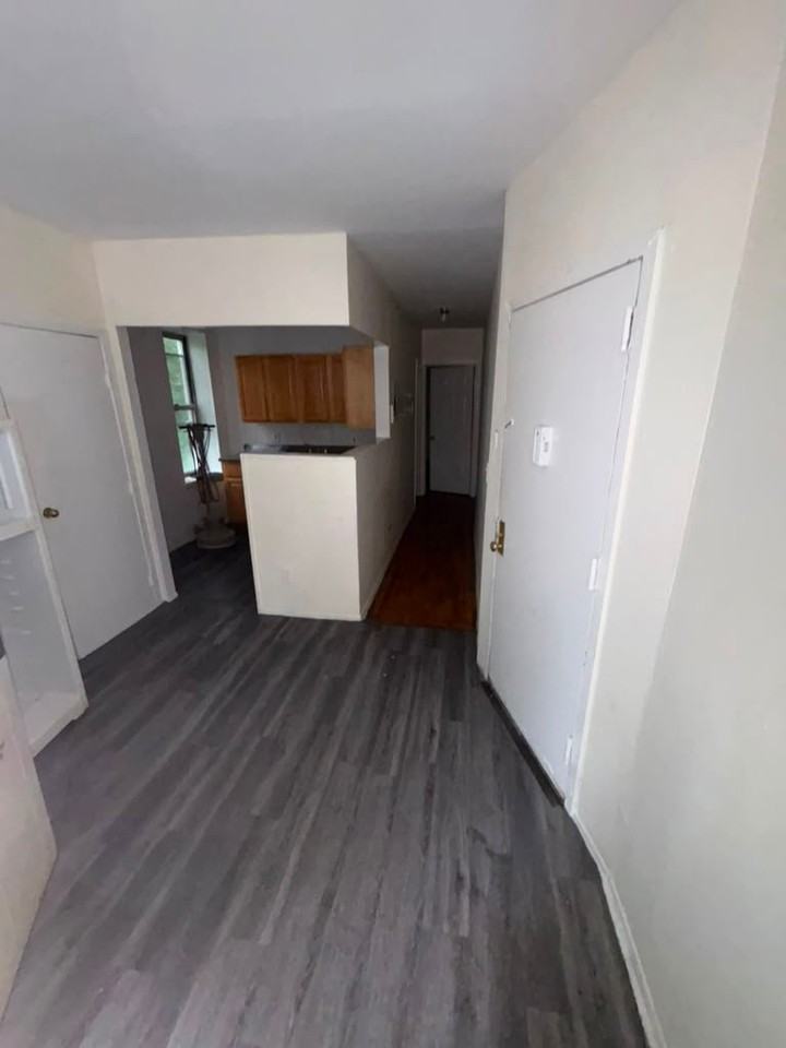 10 Mooney Pl #1NF
