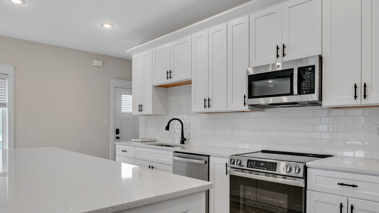 1200 N Woodburn Ave #2 - Photo 3 of 13