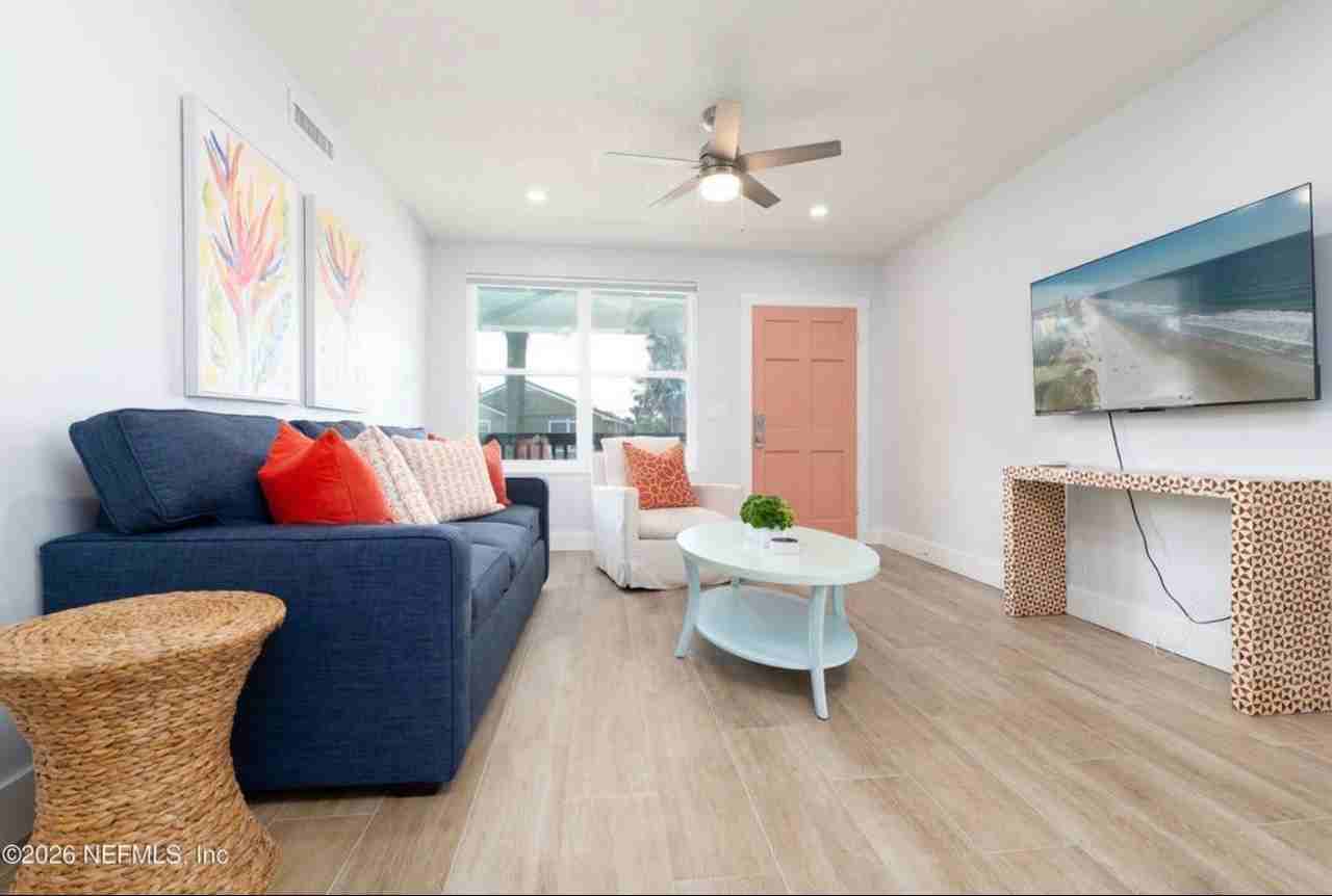 230 Margaret St #B - Photo 2 of 15
