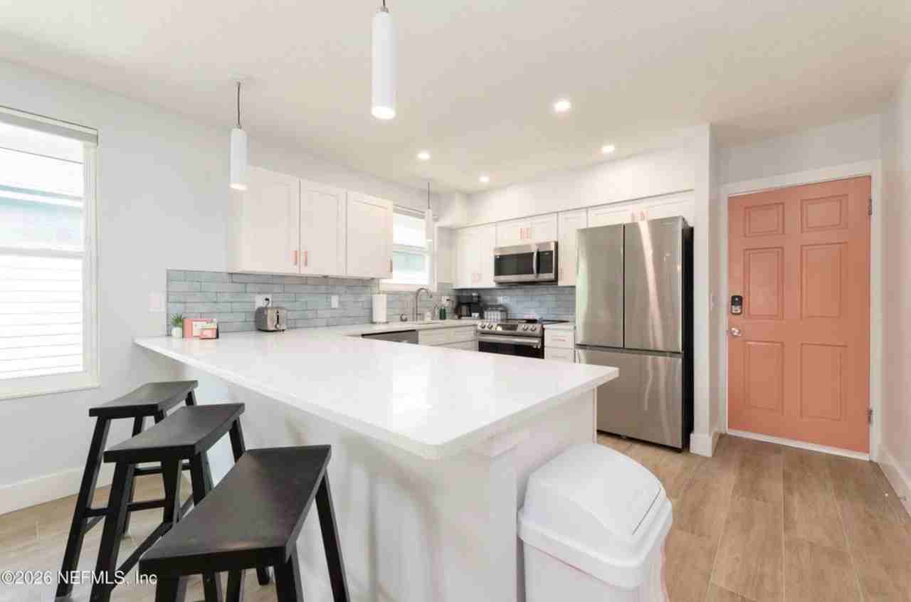 230 Margaret St #B - Photo 4 of 15