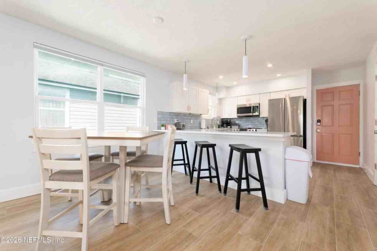 230 Margaret St #B - Photo 5 of 15