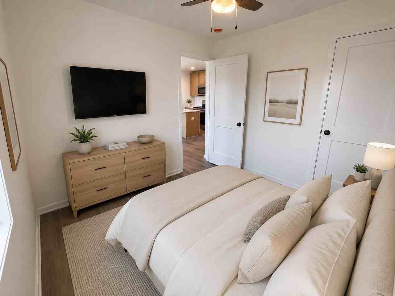 22013 Springbrook Ave #7 - Photo 4 of 9