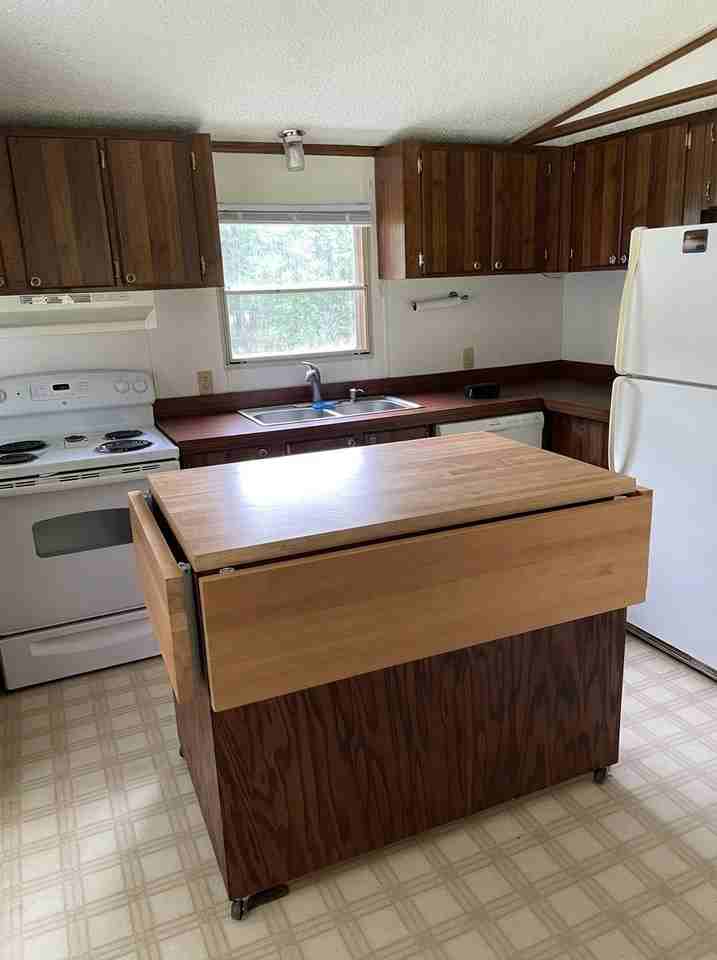 239 Eastwood Rd - Photo 3 of 10
