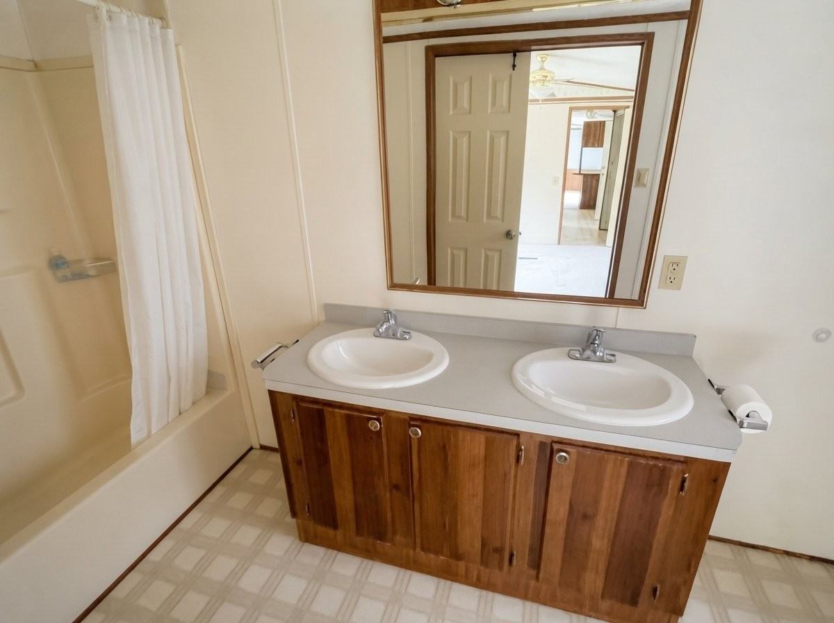 239 Eastwood Rd - Photo 7 of 10