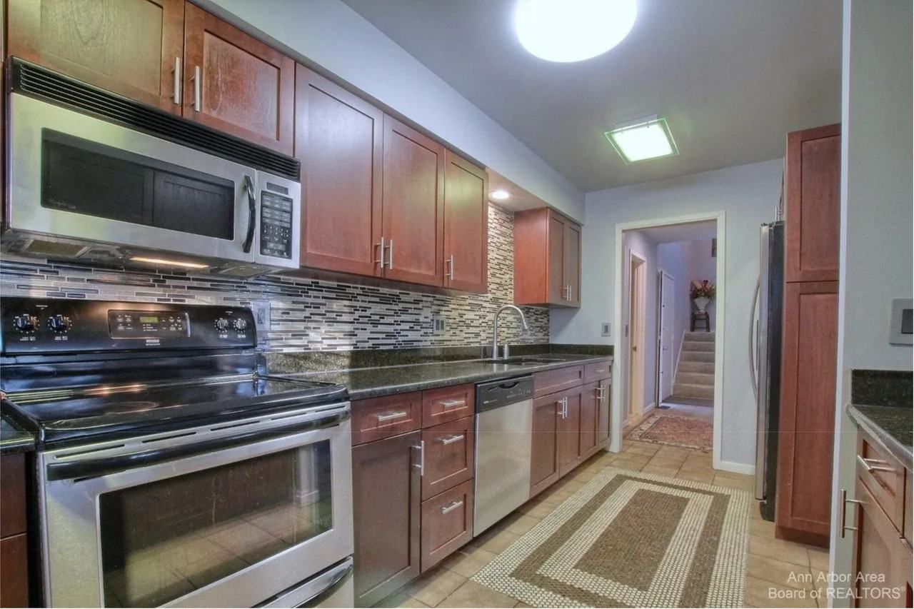 3 Westbury Ct - Photo 4 of 7