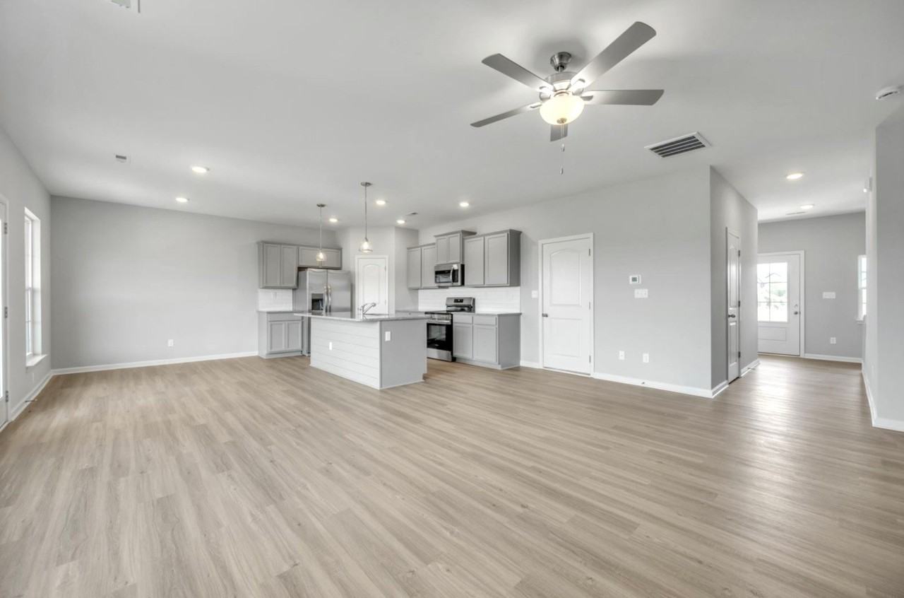 828 Halford Pl - Photo 3 of 20