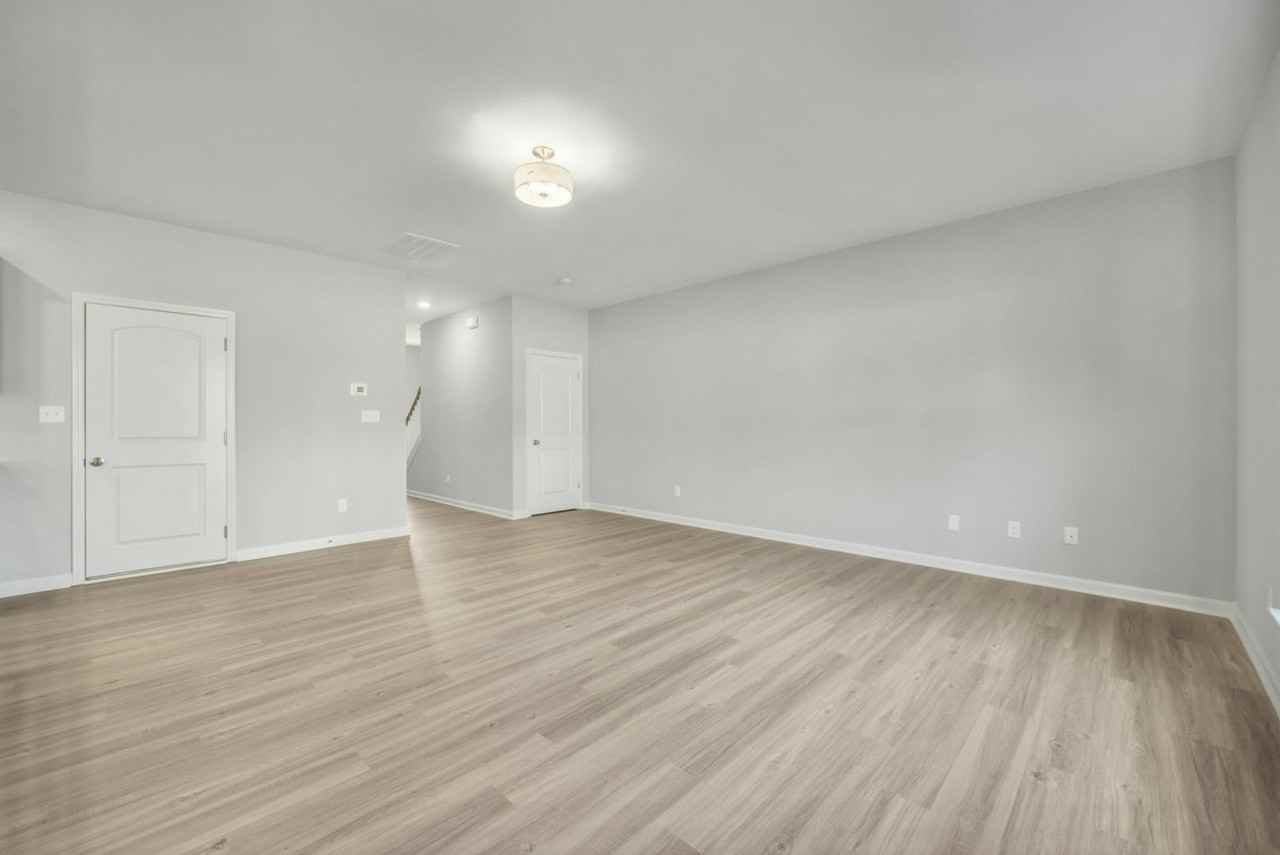 828 Halford Pl - Photo 4 of 20
