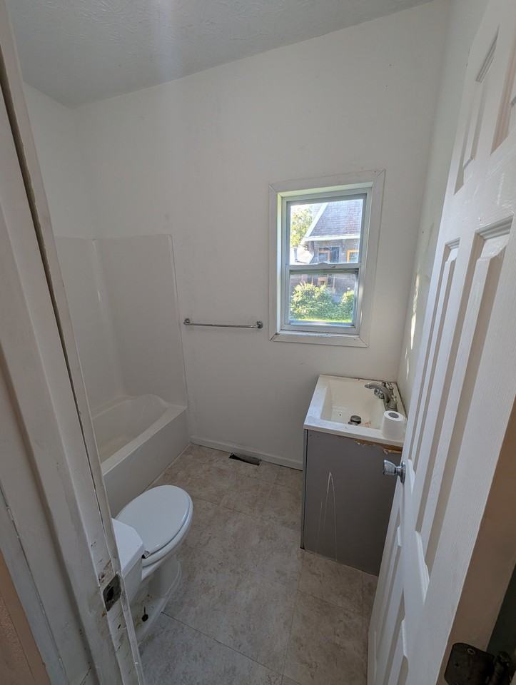 761 Washington Ave - Photo 6 of 7