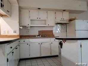 2655 Whalen St - Photo 4 of 16