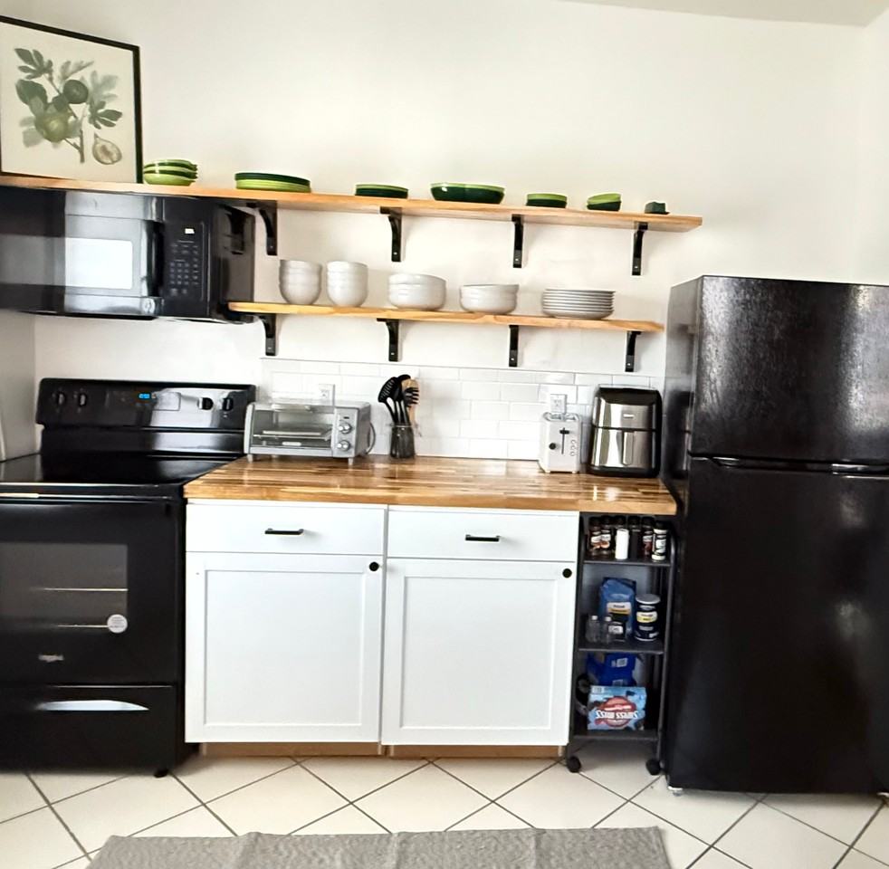 528 E Philadelphia St - Photo 2 of 11