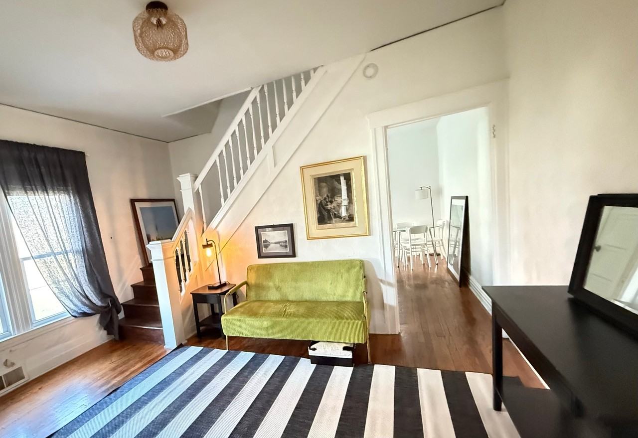528 E Philadelphia St - Photo 4 of 11