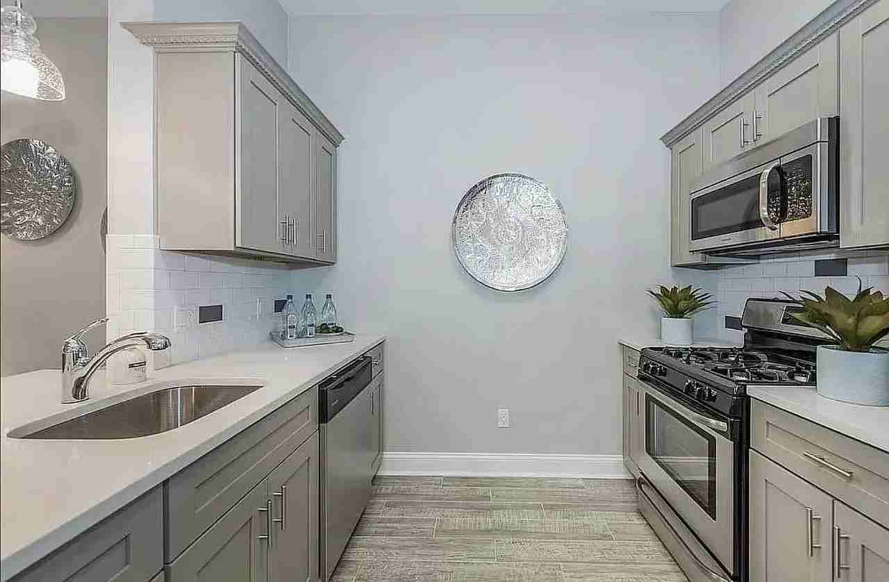 742 Park Ave #215 - Photo 3 of 13