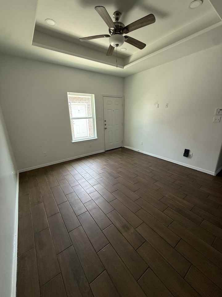 4813 N Cypress St #3 - Photo 2 of 9